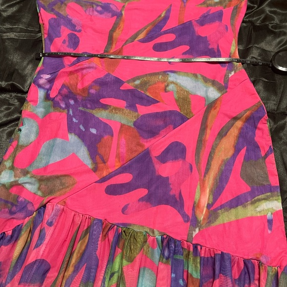 Elegant Strapless Floral Dress - Picture 9 of 11